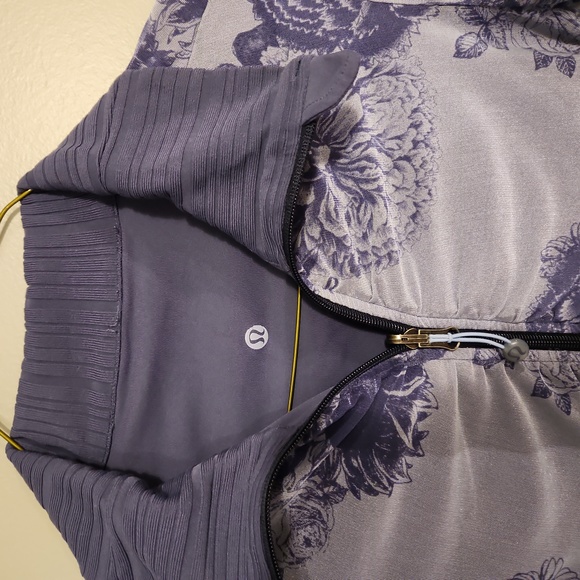 Lululemon reversible jacket purple floral size L - Picture 2 of 5